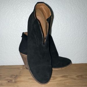 Susina black suade ankle booties size 6.5 M